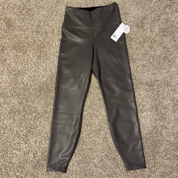 Yogalicious Pants - NWT Yogalicious Leggings
